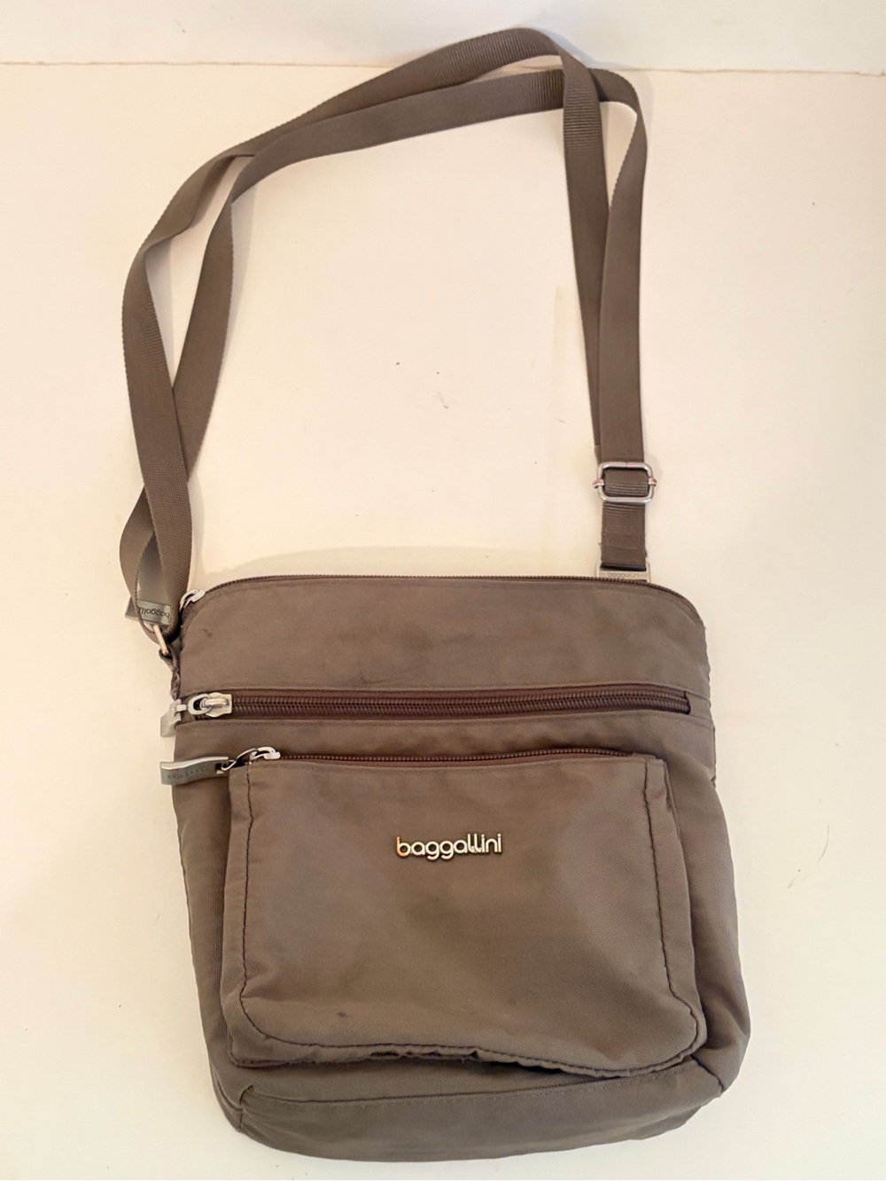 Baggallini Light Brown Go Bagg Adjustable Crossbody Shoulder Organizer Bag